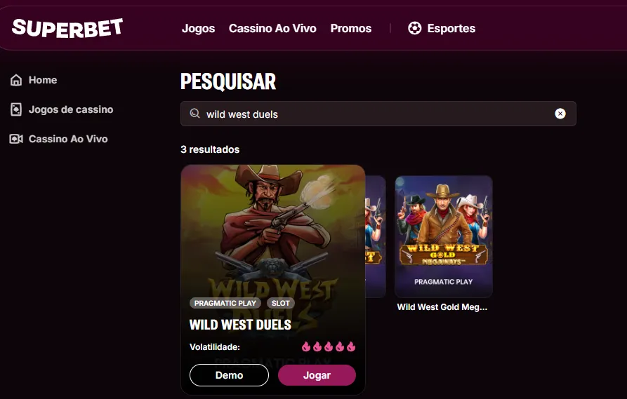  Página de busca no site Superbet exibindo o jogo "Wild West Duels". A imagem mostra três resultados, com destaque para o jogo principal que apresenta um cowboy com armas cruzadas e informações como o estúdio "Pragmatic Play", categoria "Slot" e alta volatilidade. Há botões de "Demo" e "Jogar".
