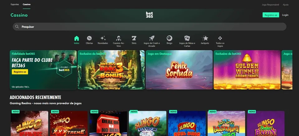 bet365 melhores slots: fundo preto com o site da bet365 e as imagens dos jogos de cassino