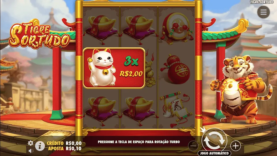 Slot 10 Centavos Lottoland: fundo oriental do slot Tigre Sortudo, com casas chinesas, com tigre no canto direito, slot e alguns artefatos orientais no centro